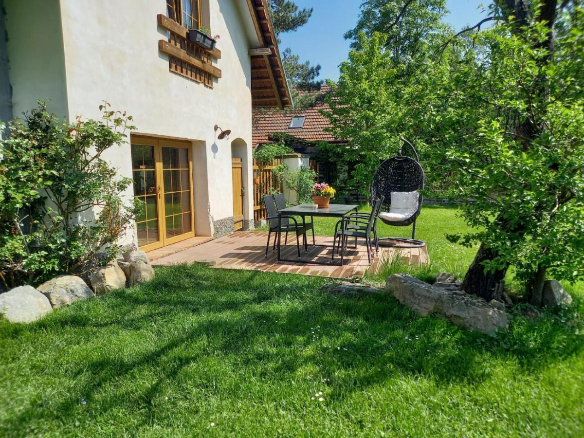 Wellness Vejminek Na Farme U Koni Apartment Milesov Exterior foto